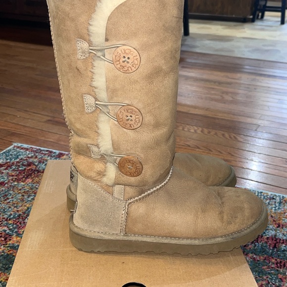 Women’s UGG Bailey Button 3 in Chestnut 7 - Picture 12 of 15